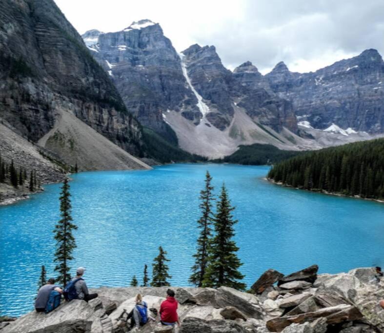 Immersed In The Scenery Of Canmore Kültér fotó